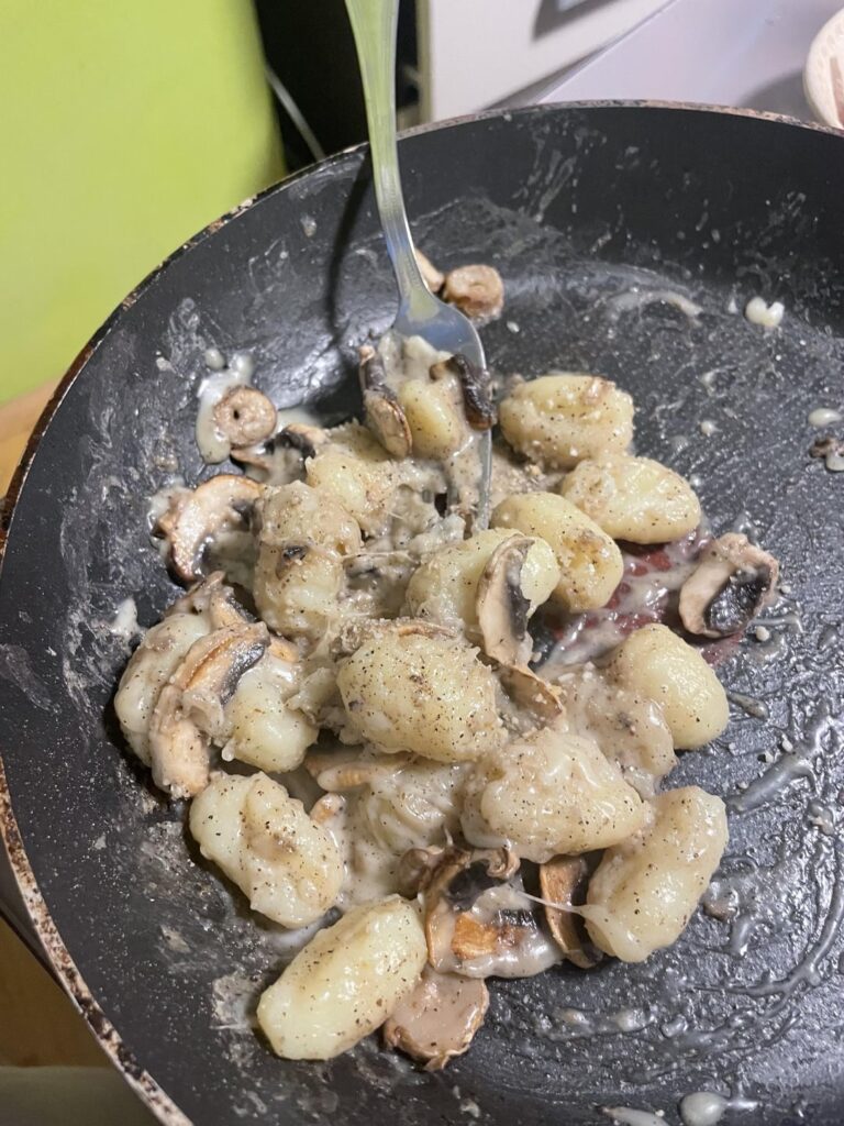 Mushroom cheese gnocchi calories?