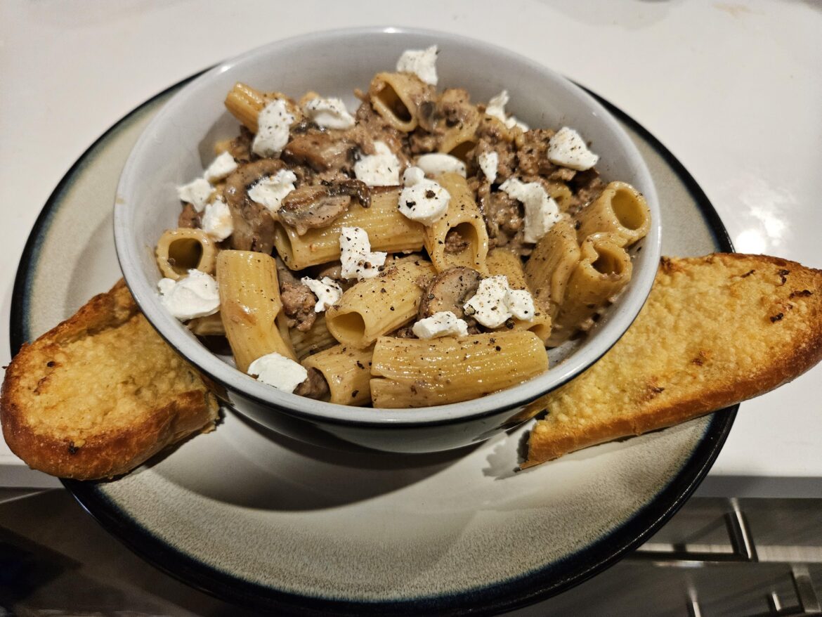 Mushroom Rigatoni w/Goat Cheese Cream Sauce & Garlic Cheese Bread