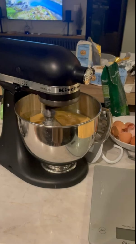 Glossy Fudge Brownies Recipe