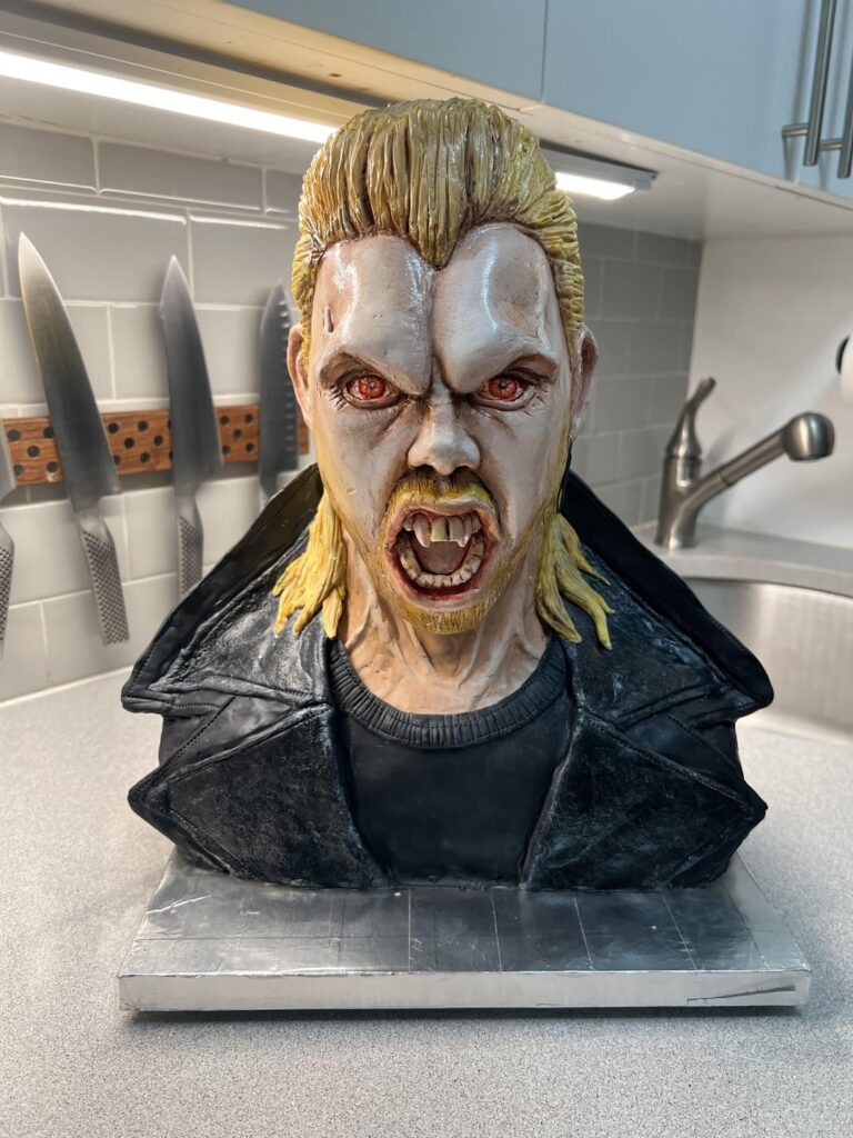 I made a Lost Boys themed cake. He’s a buttered popcorn cake filled with corn pudding, corn crumb, roasted peanuts, caramel & caramel Swiss meringue buttercream. I sculpted him in modeling chocolate & painted him using edible oil paints. 🥰