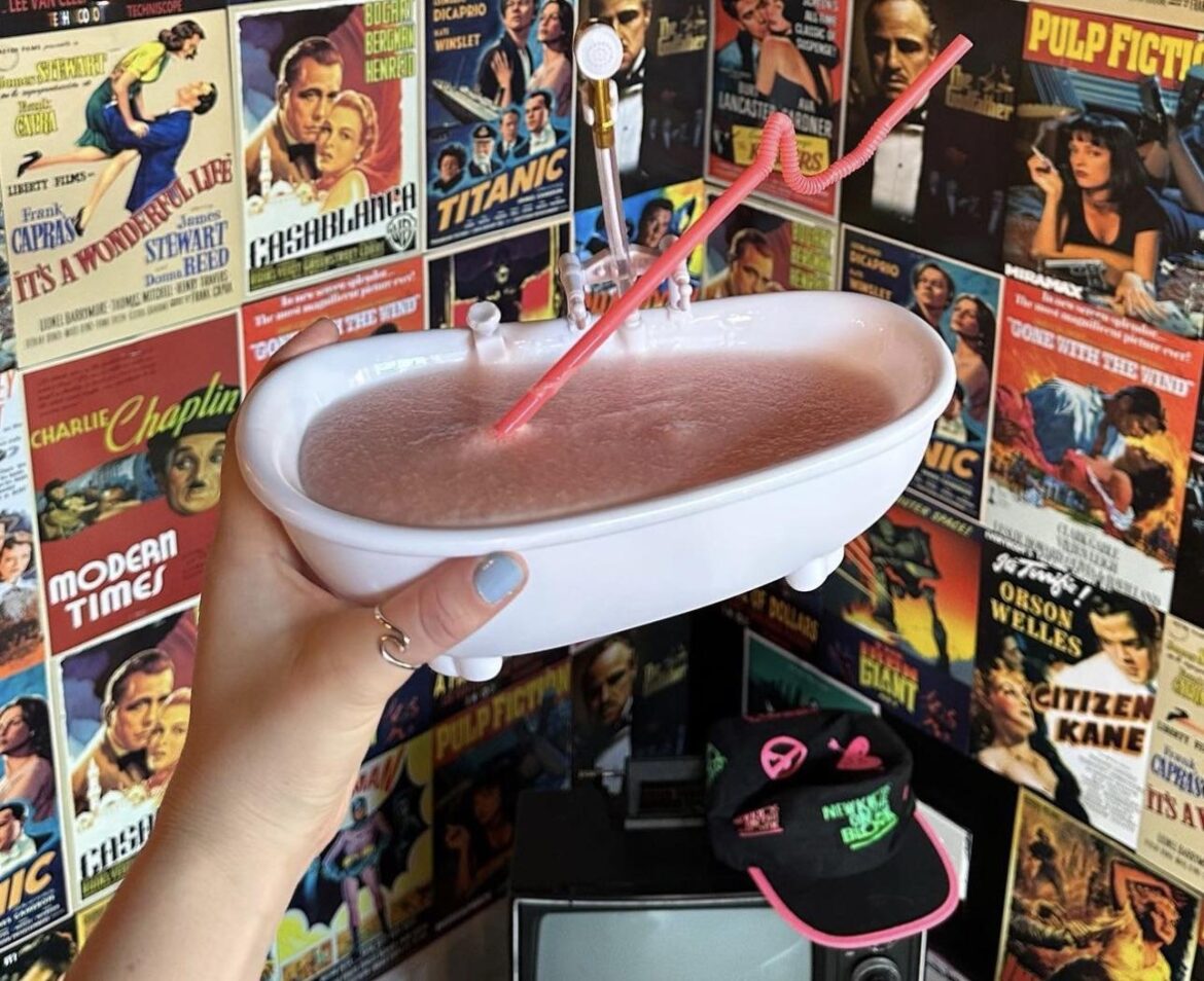 Post about throwback Halloween movie rooftop screenings. Yes please!!! But minimum 30% of this drink will be spilled on myself.