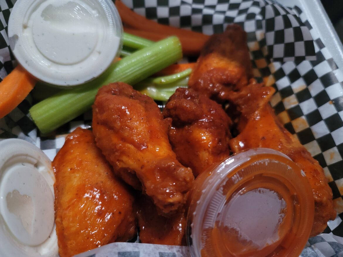 Ass-burnin' Buffalo Wings, Castaways Pub - Kimberling City, MO