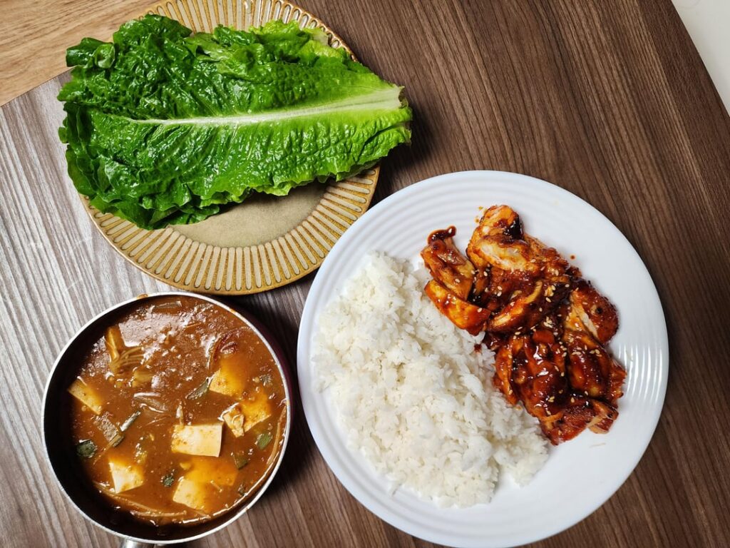 I made spicy sutbul dak galbi! 매운숯불닭갈비. Its so good!