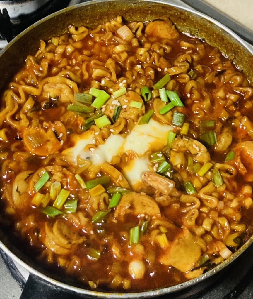 Discovered the stew version of Samyang & I’m obsessed it’s soo good!!