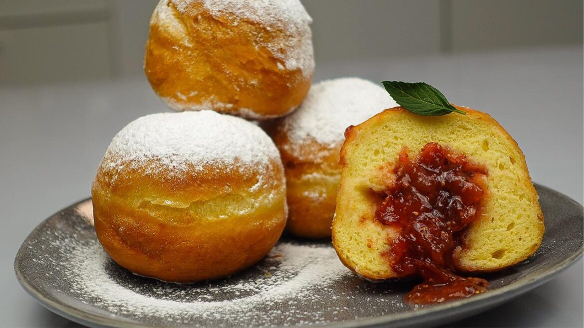 Fluffy donuts with Fig jam (recipe in comments)