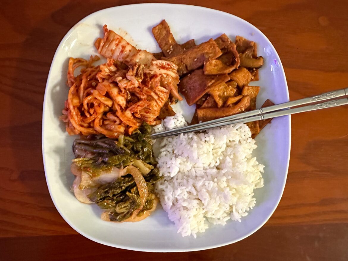 Eomuk Bokkeum (어묵볶음) and a Variety of Kimchis