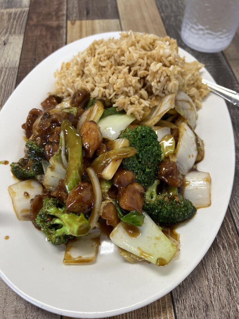 Chicken with veg lunch special from Boda in Lincoln Heights. $11.99 includes soup!