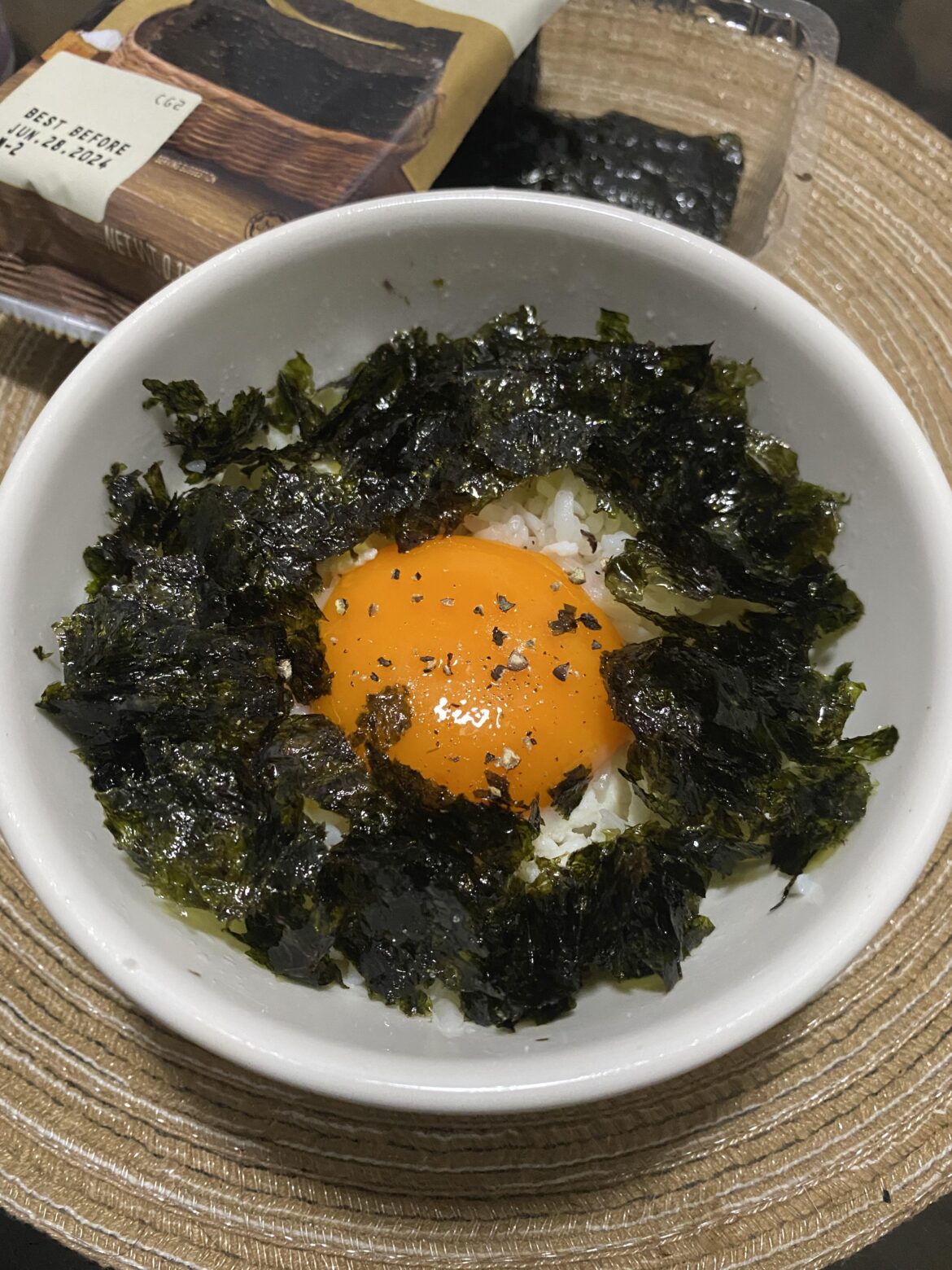 Egg yolk on rice with seasoned seaweed