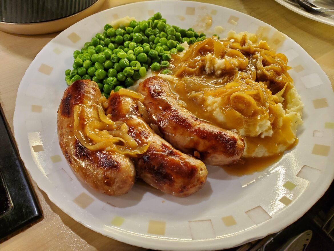[Homemade] Bangers & Mash With Onion Gravy