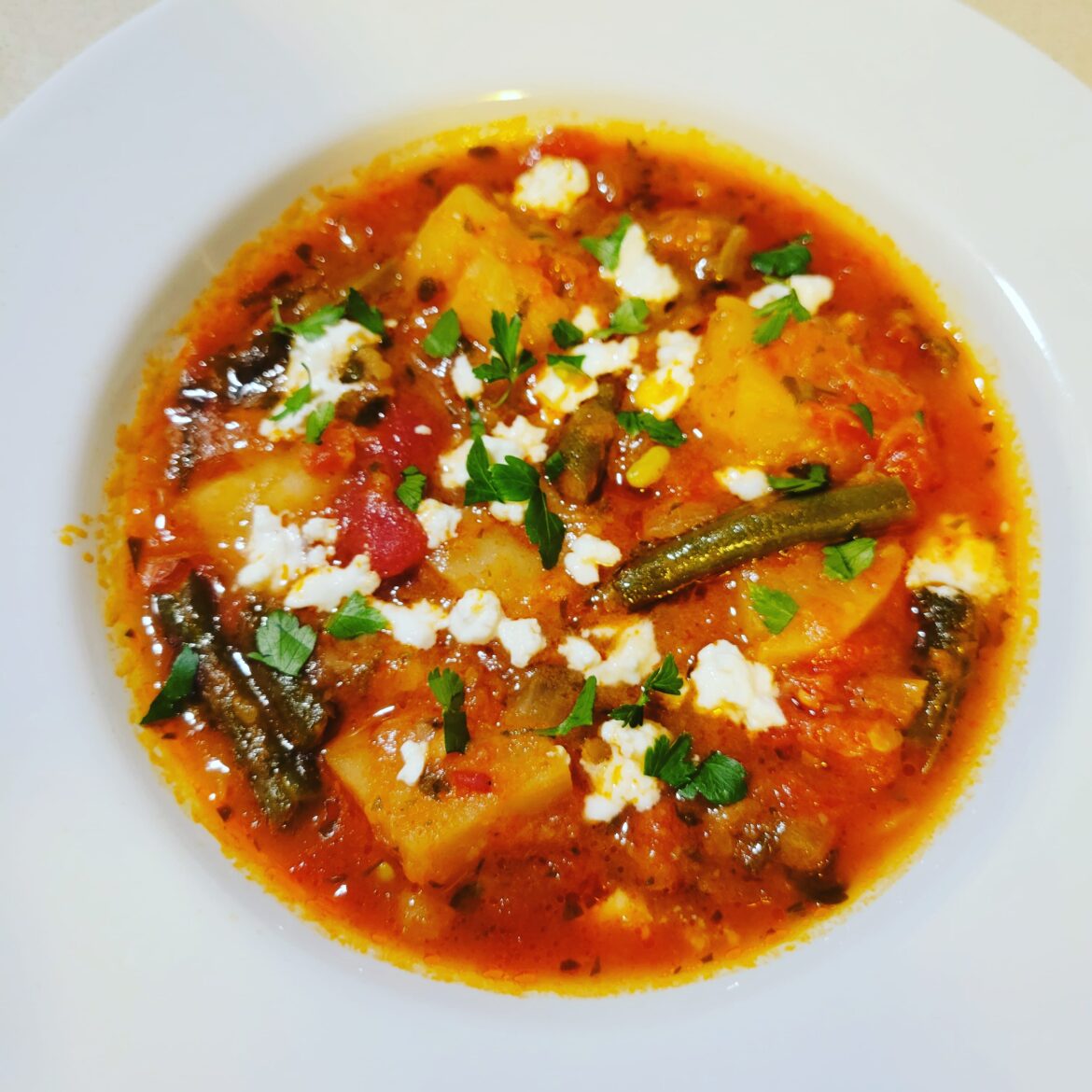 Fasolakia Yiahni (green beans in tomato sauce)