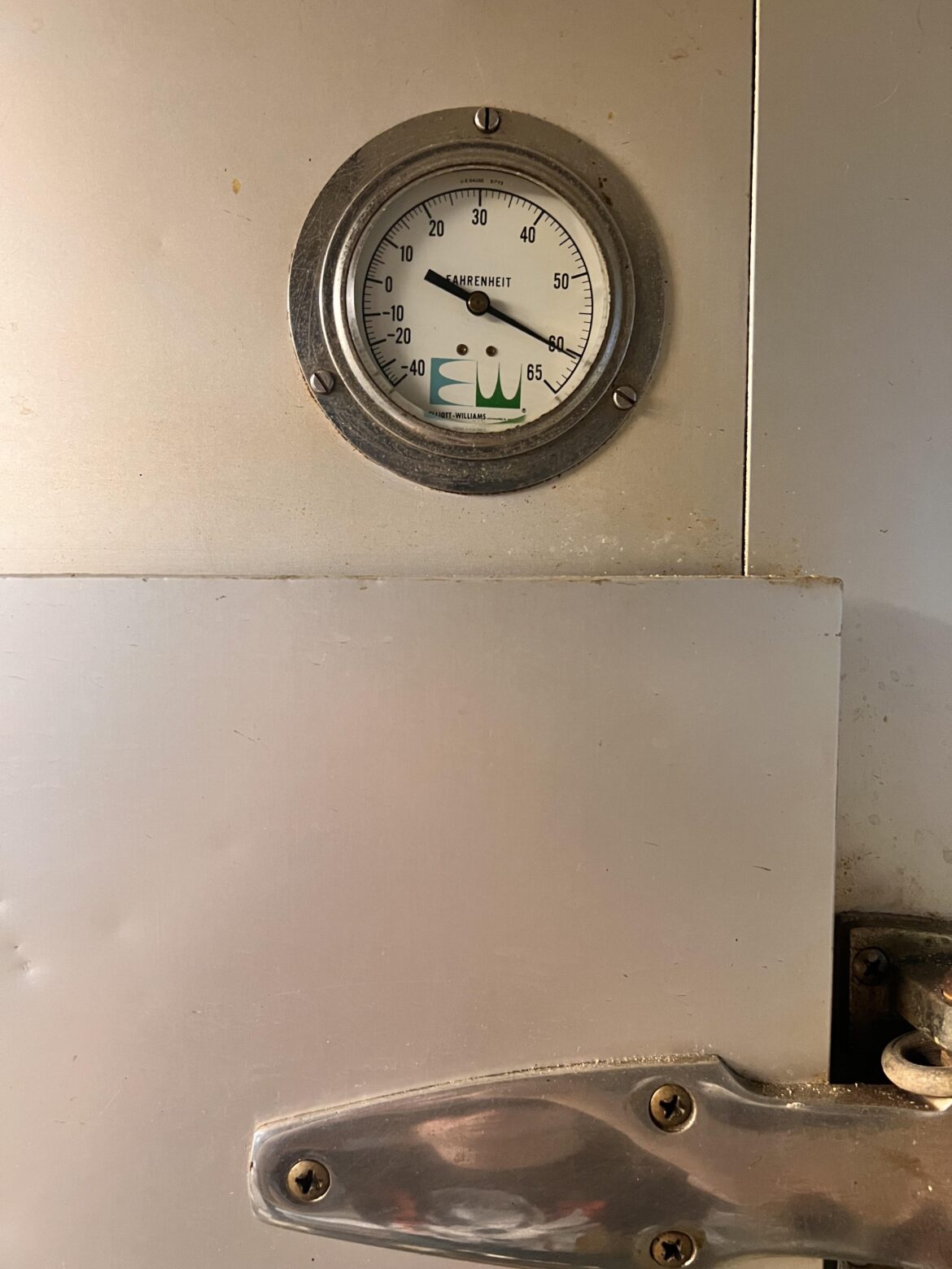 I saw someone posted 40° fridge, i present you the coveted “60° well conditioned room”