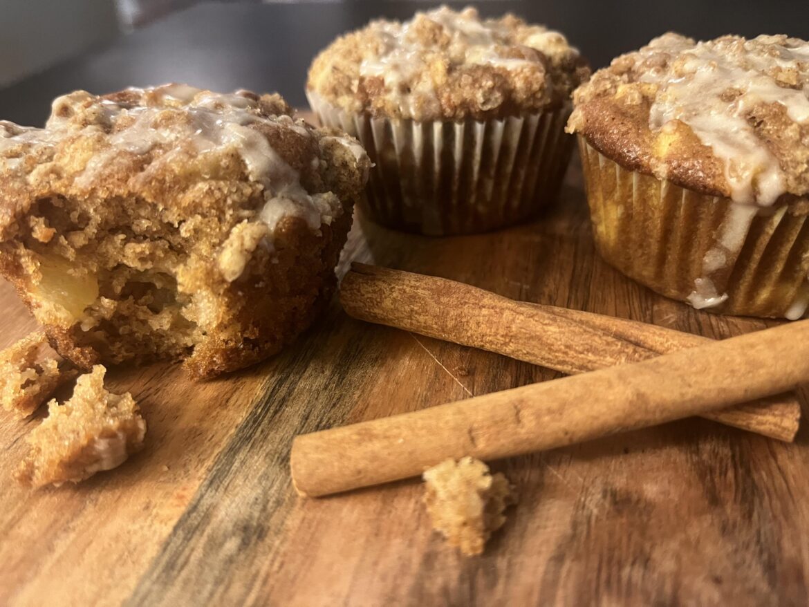 Apple Cinnamon Crumb Muffins