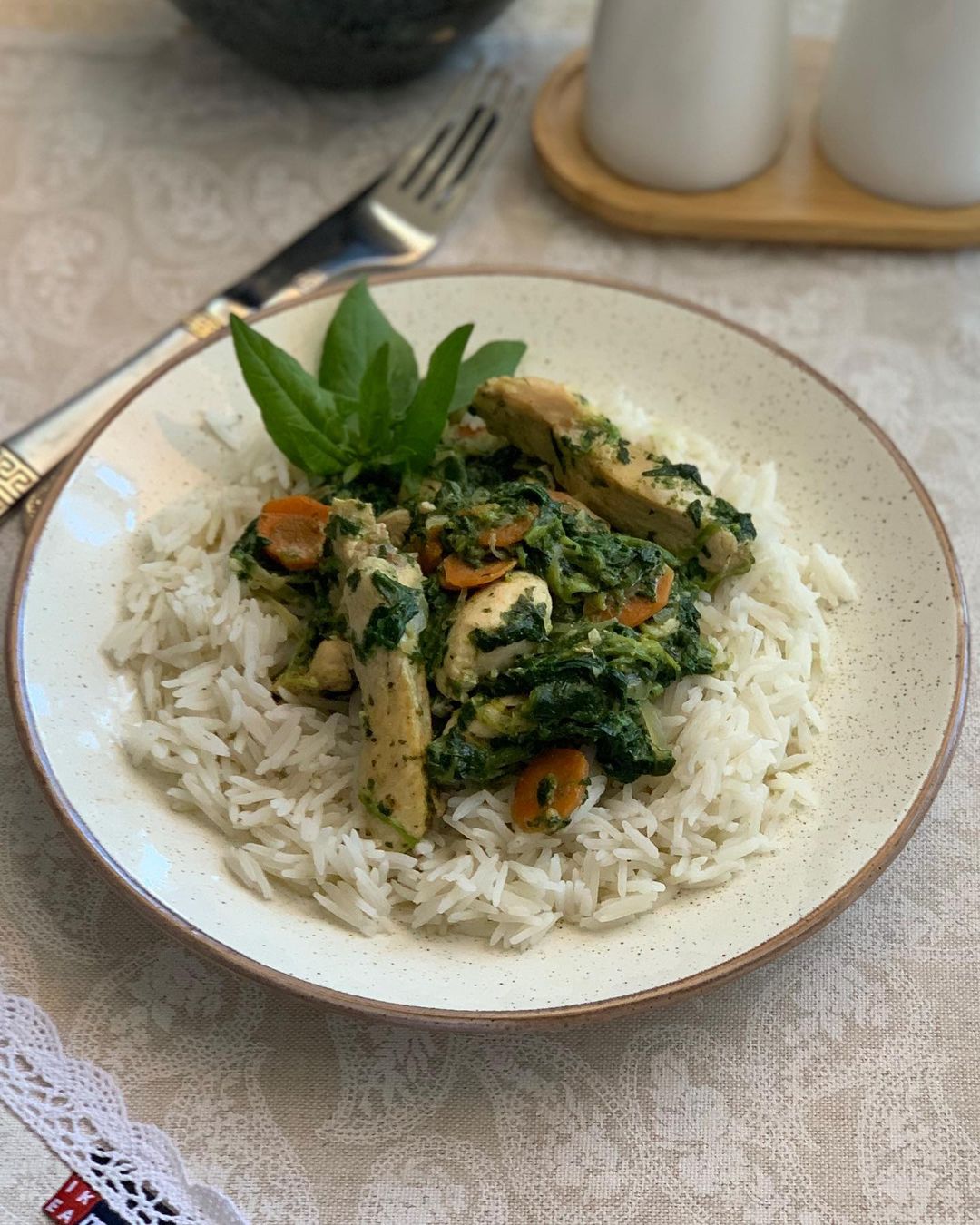 Rice, chicken fillet with spinach and cream - Dining and Cooking