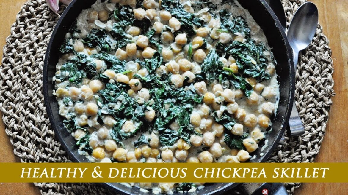 CHICKPEA SKILLET with GREEK YOGURT & SPINACH | Healthy Skillet Recipe CHICKPEA SKILLET with GREEK YOGURT & SPINACH | Healthy Skillet Recipe
