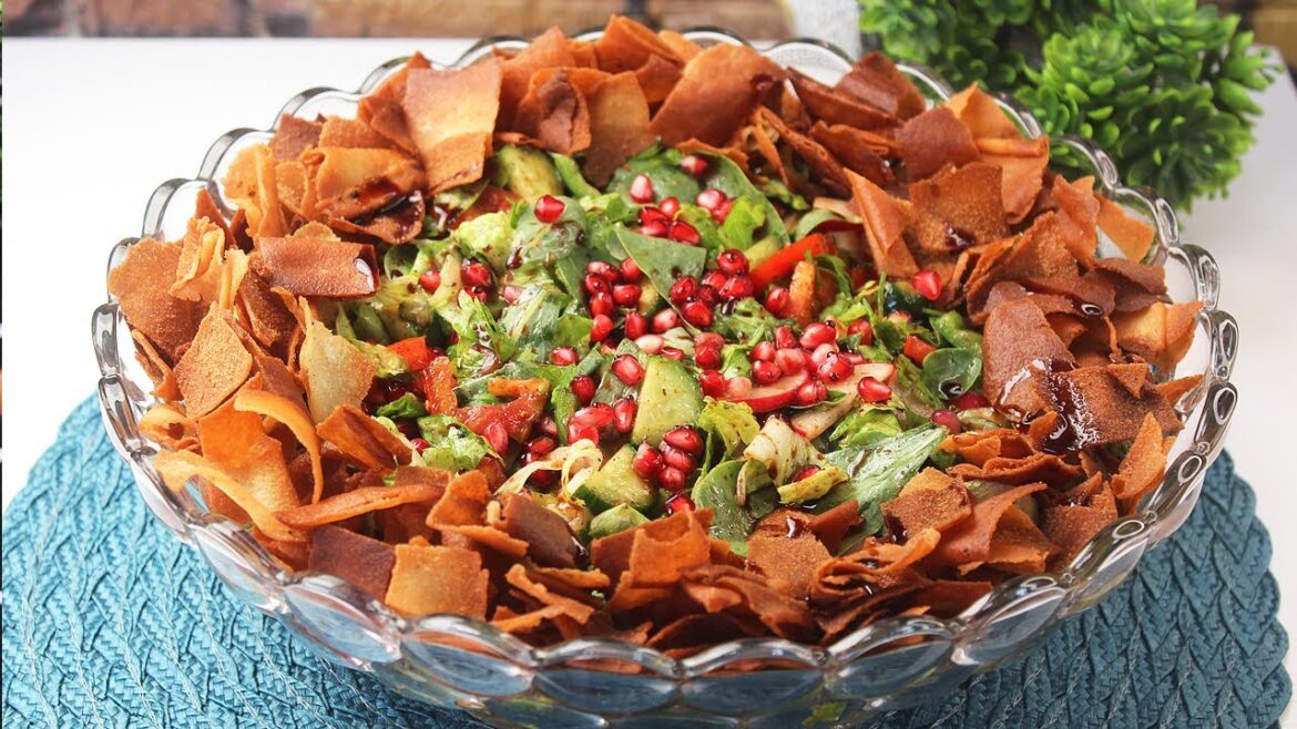 Best Lebanese Fattoush Salad I How to Make Homemade Traditional Arabic Fattoush Salad