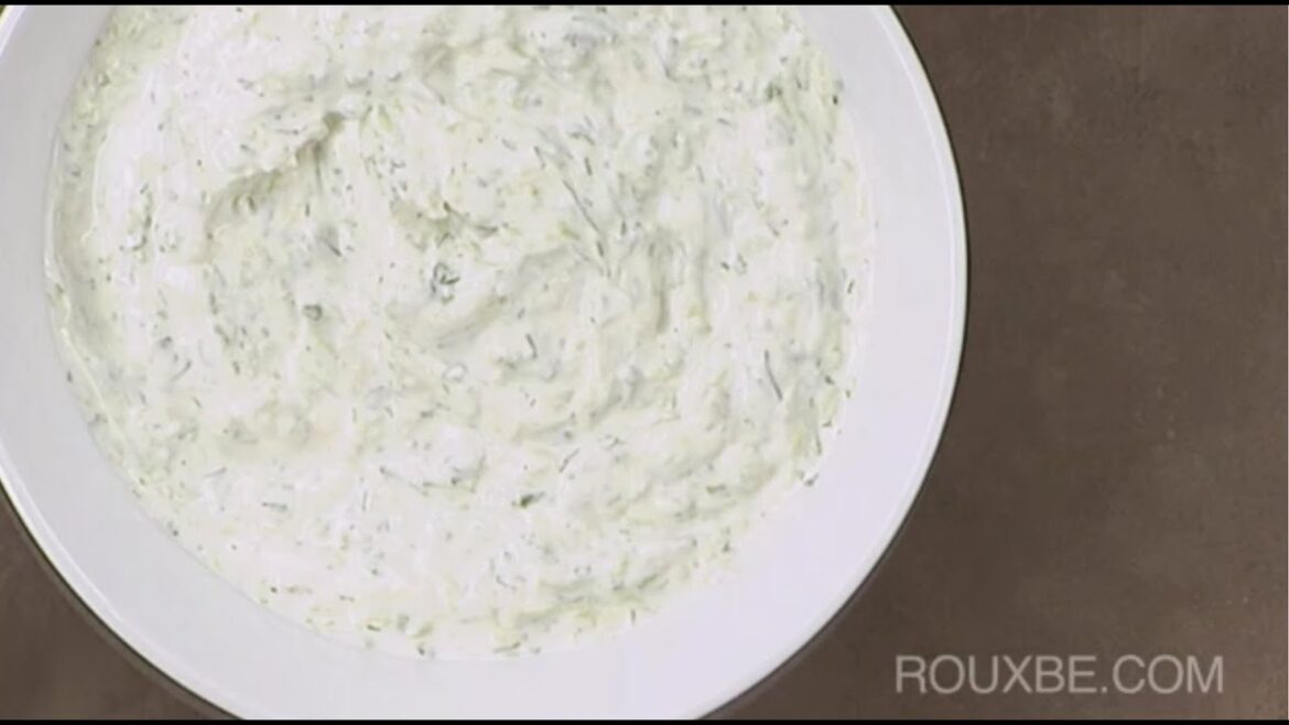 How to Make Tzatziki Sauce (Greek yogurt dip) How to Make Tzatziki Sauce (Greek yogurt dip)