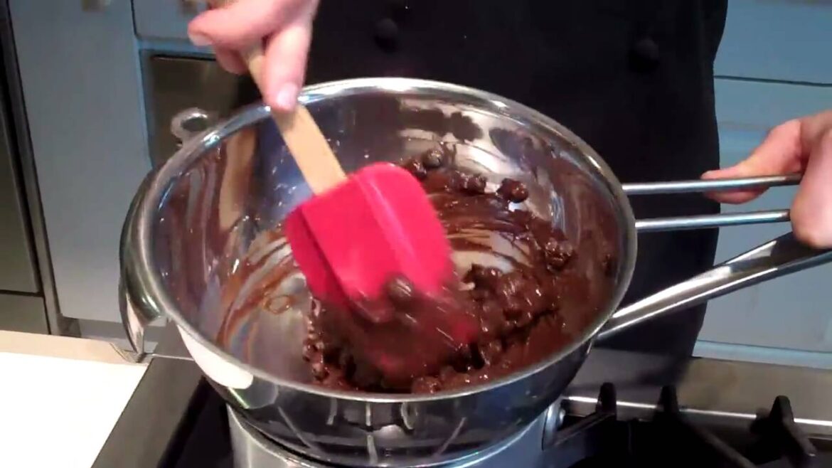 How to Make Chocolate Covered Strawberries