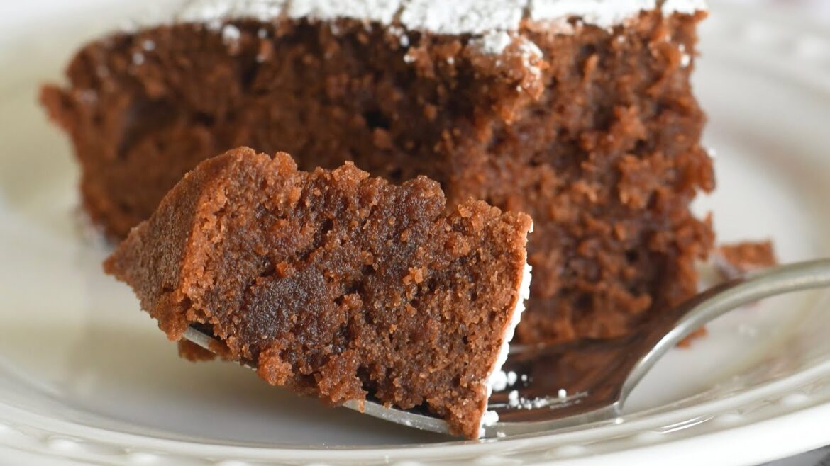 Traditional Torta Caprese – Italian Chocolate-Almond Cake (Gluten-Free) Traditional Torta Caprese - Italian Chocolate-Almond Cake (Gluten-Free)