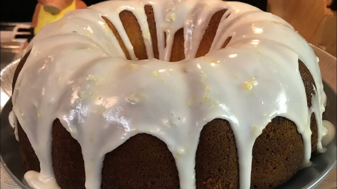 OLD SCHOOL LEMON POUND CAKE