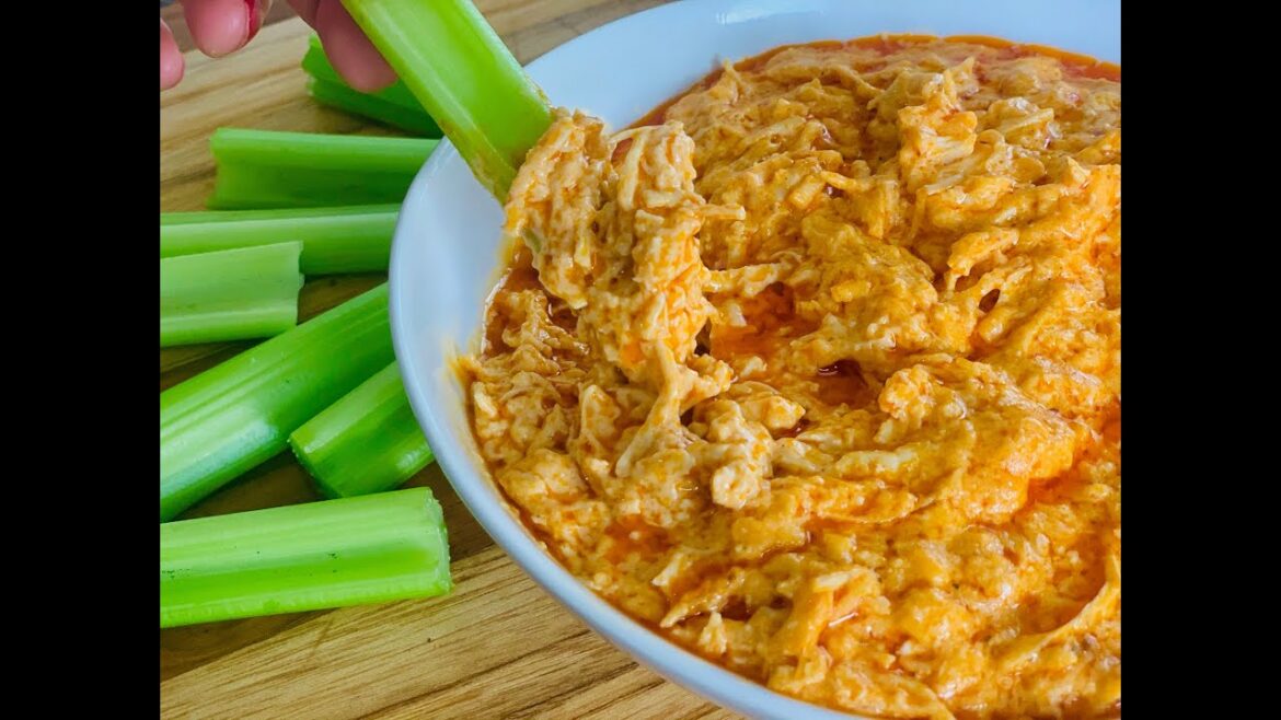 CROCKPOT BUFFALO CHICKEN DIP