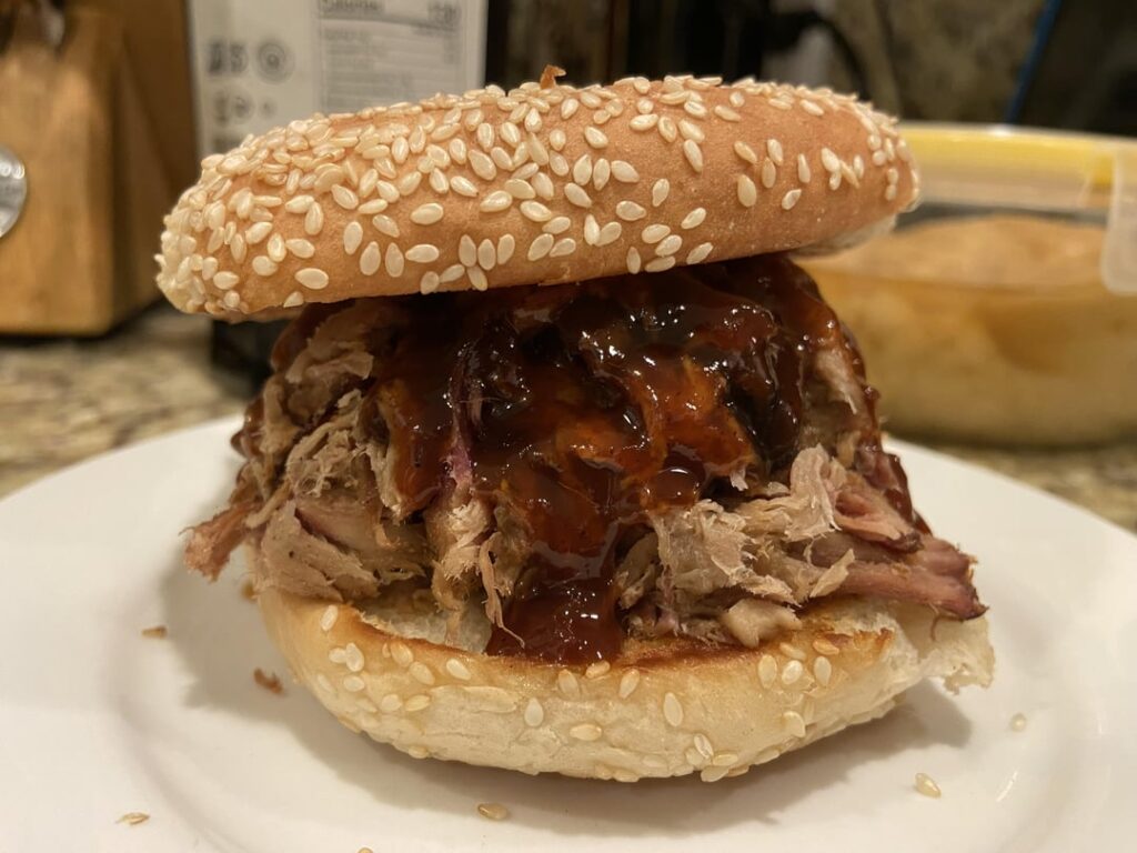 Smoked pulled pork samich