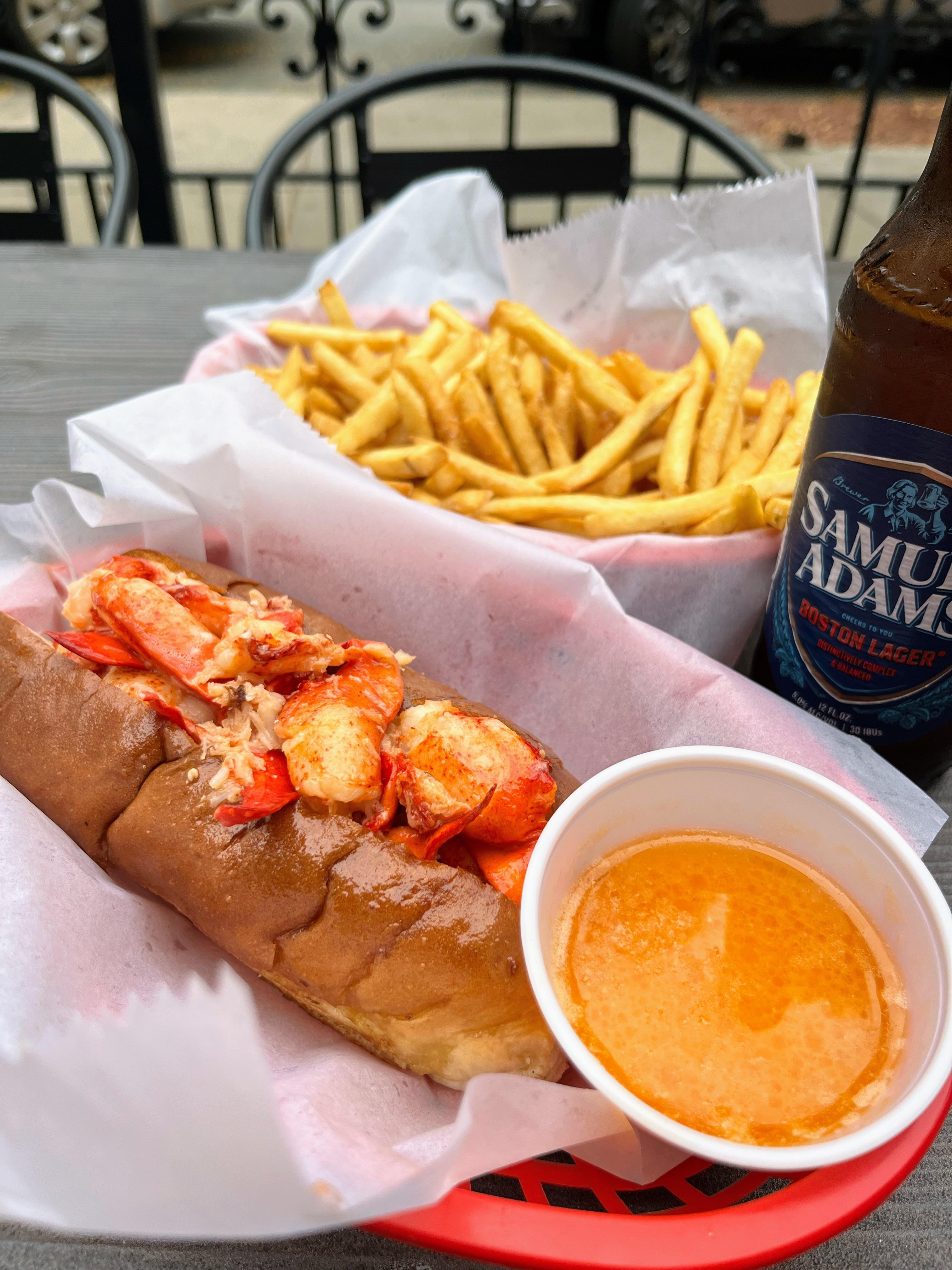 [I ate] Hot lobster roll with butter and fries Dining and Cooking
