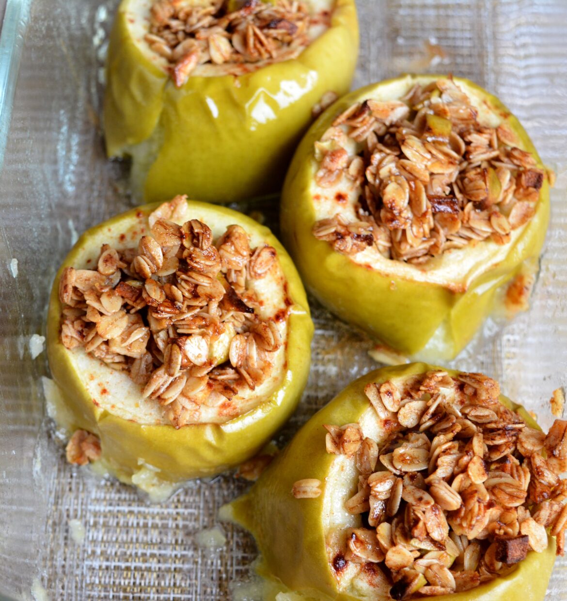 107 calories ea., Cinnamon caramel baked apples