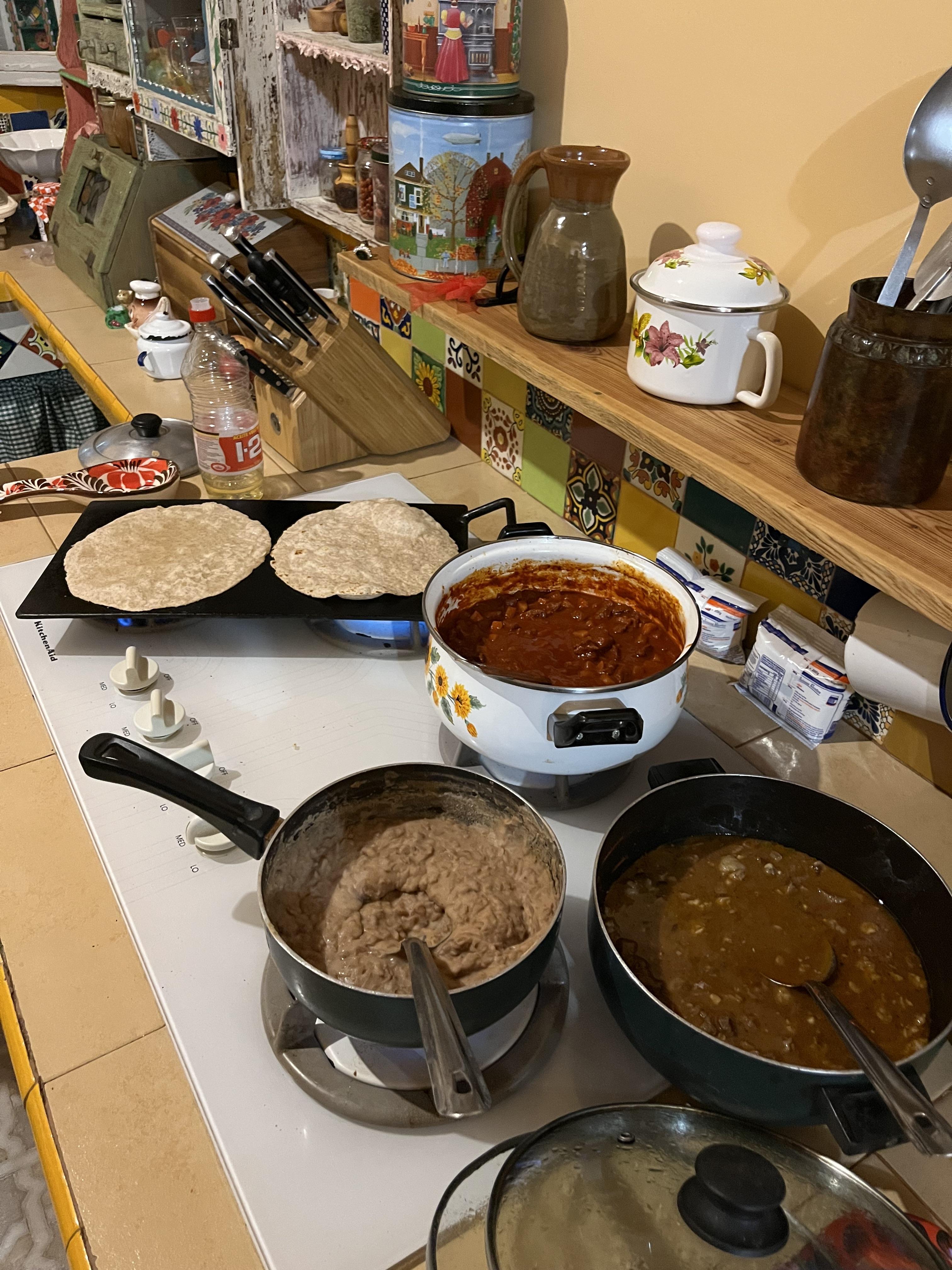 Chile colorado con tortillas recién hechas Dining and Cooking