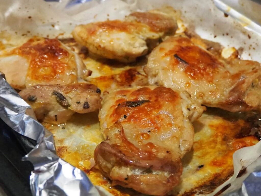 (Almost) hands free dinner: Chicken with a yogurt and mint marinade