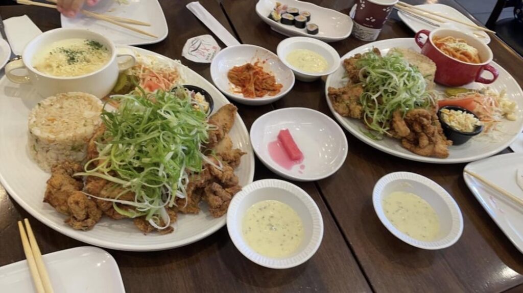 What is the name or recipe of the creamy sauce served with padak (Korean scallion fried chicken)?
