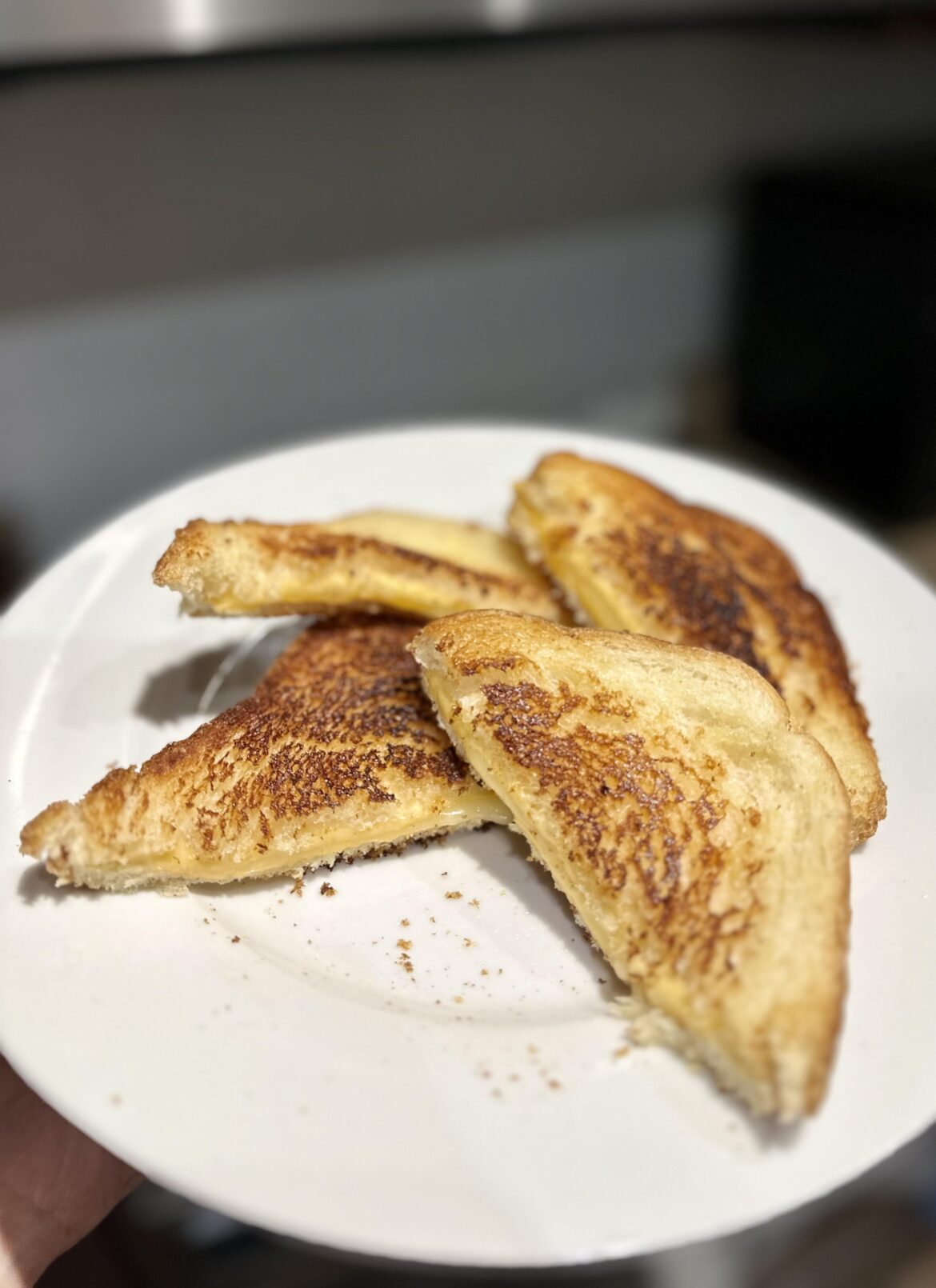 Grilled cheese sandwiches. White bread, butter, Kraft deli deluxe American and applewood smoked white cheddar cheese slices 👌