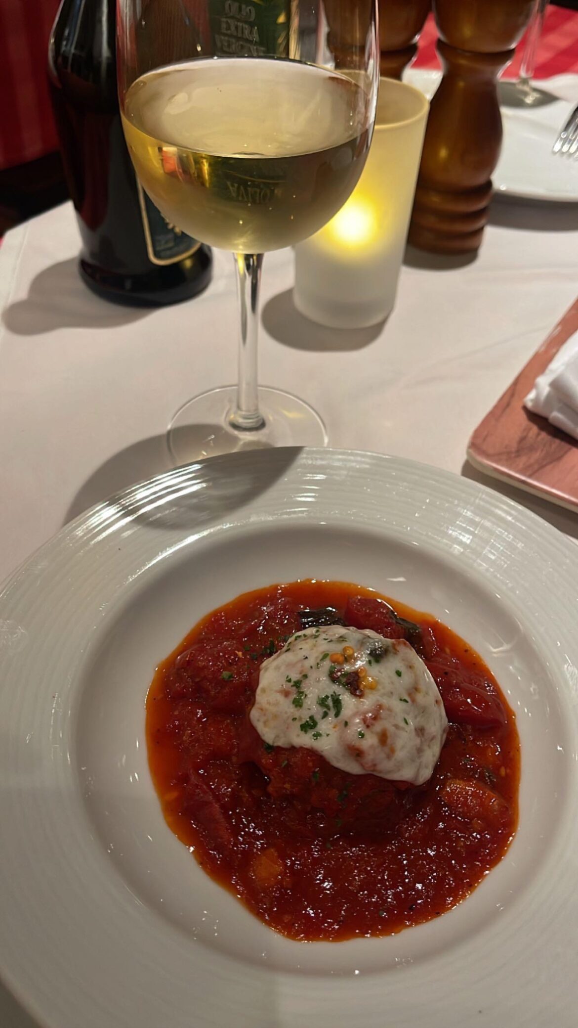 Meatball appetizer with marinara sauce