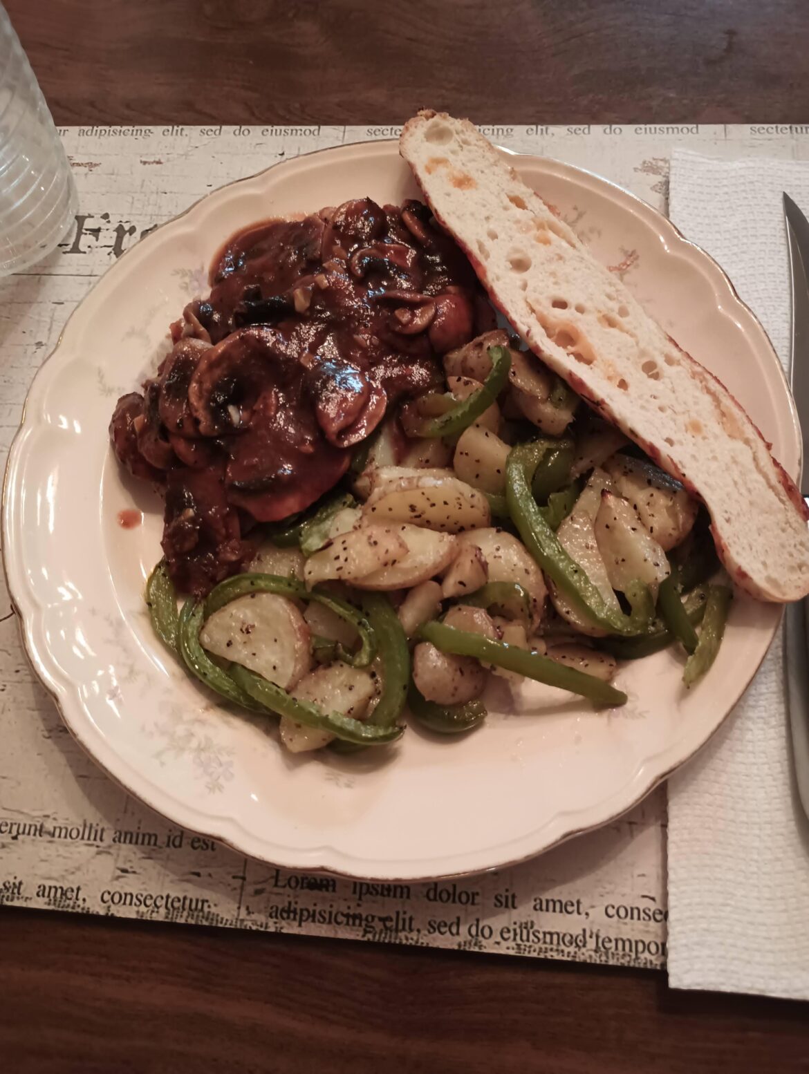 Pork Chops with Mushroom Marinara: Could have done with less sauce or more chops, but flavors were just phenomenal! Very tasty dish, and easy to prepare. (Note: Breadstick did not come with HF meal).