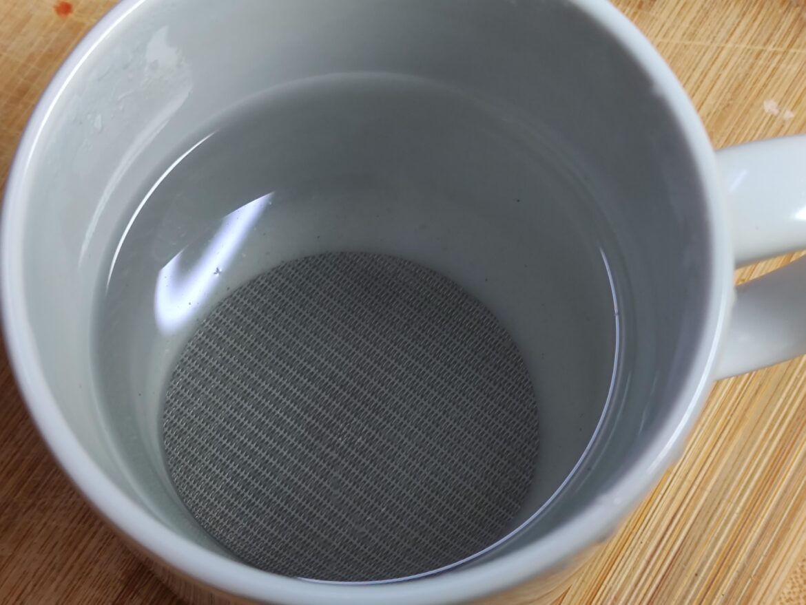 Puck screen cleaning: not a problem? An experiment.