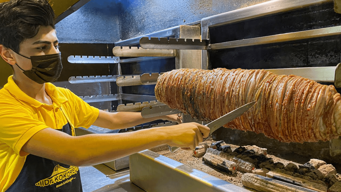 This chef managed to cook the juiciest kokerek with lamb! Believe me, it was a real treat for the taste buds😋