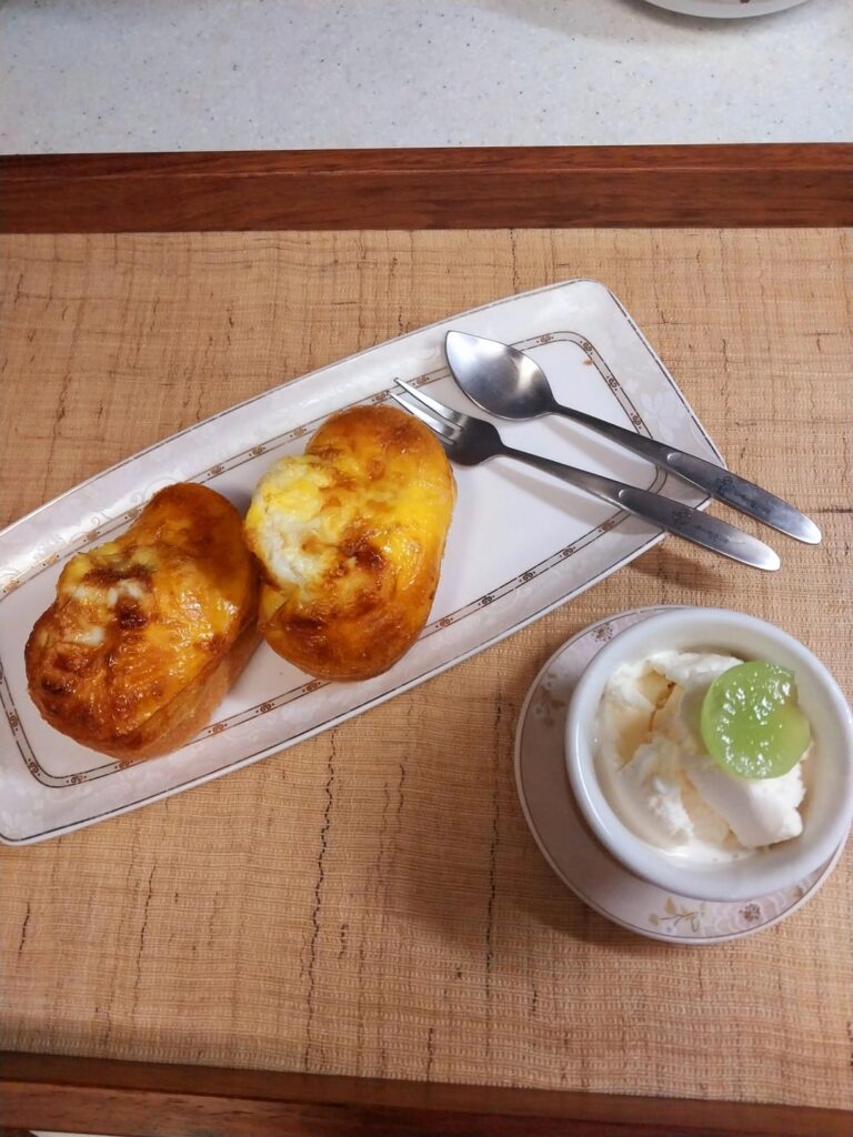 달걀빵과 아이스크림 (찬조출연. 러셀