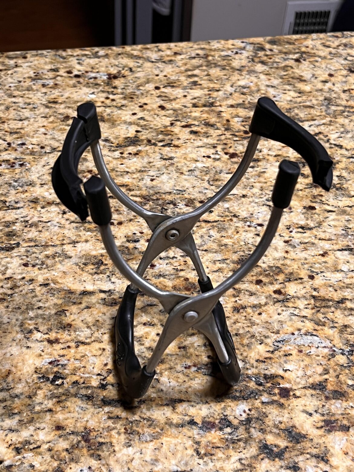 Don’t buy this Ball jar lifter. The silicone ends fail.