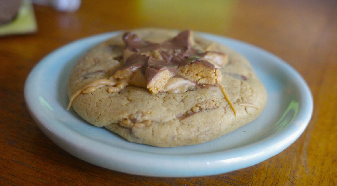 Reeses Crumbl Cookies!