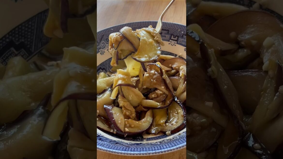 Eggplant (patlidžan)salad so good you’ll make it over and over and over again #shorts