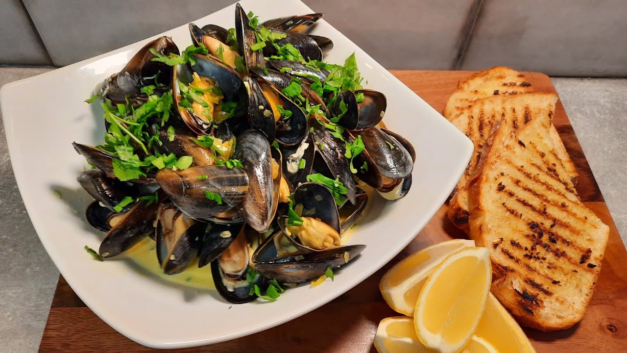 MUSSELS IN SAFFRON AND GARLIC CREAM SAUCE Dining and Cooking