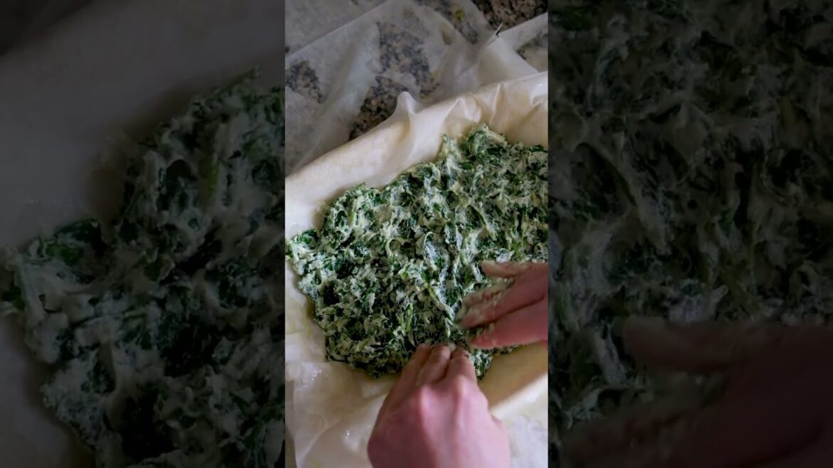 Greek spinach pie Spanakopita #easyrecipe   #greek  #vegetarian