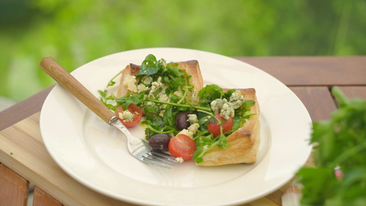 Dave’s Kitchen – Easy puff pastry Mediterranean tarts with fresh arugula salad Dave's Kitchen - Easy puff pastry Mediterranean tarts with fresh arugula salad