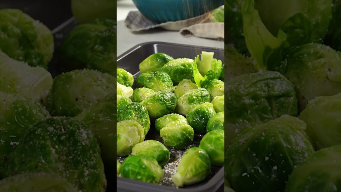 How to Make Crispy Smashed Brussels Sprouts With Balsamic Parmesan #shorts