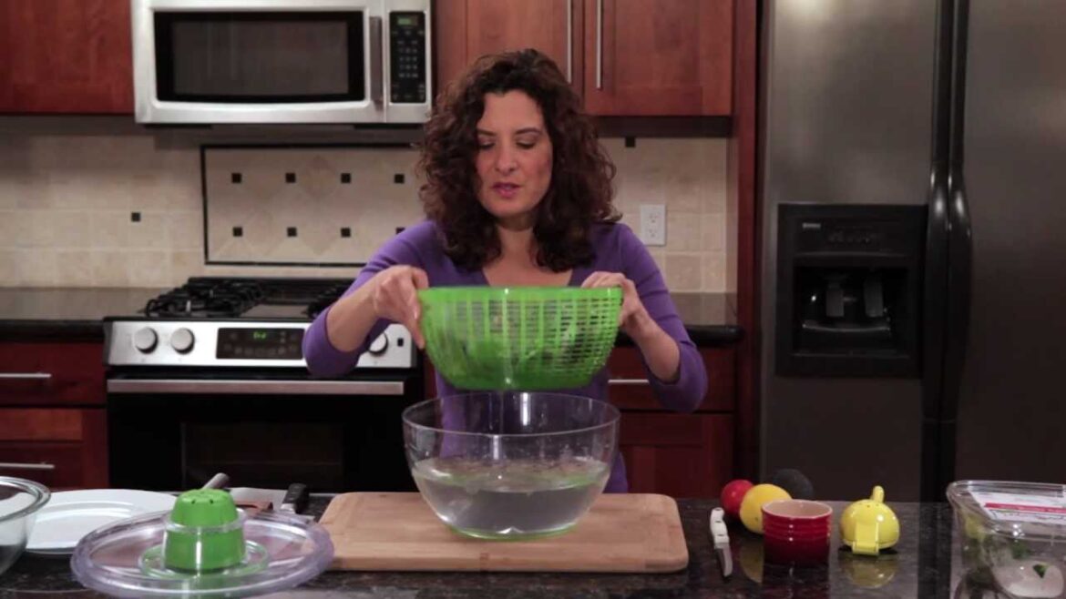 Lettuce, Tomato, and Avocado Salad Lettuce, Tomato, and Avocado Salad