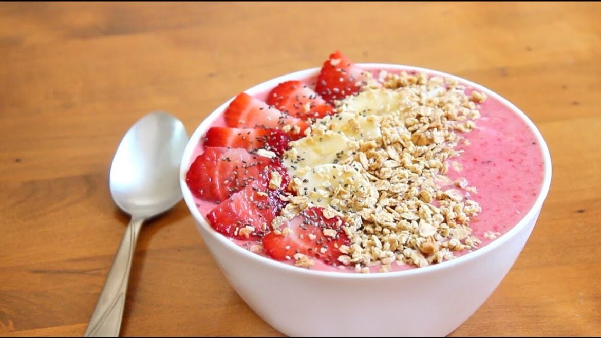 3 ingredient Strawberry Banana Smoothie Bowl | SweetTreats 3 ingredient Strawberry Banana Smoothie Bowl | SweetTreats