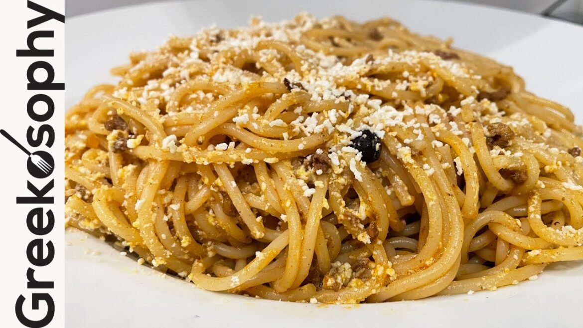 Greek Recipes – Makaronia Me Kima (Spaghetti with Minced Meat) Greek Recipes - Makaronia Me Kima (Spaghetti with Minced Meat)