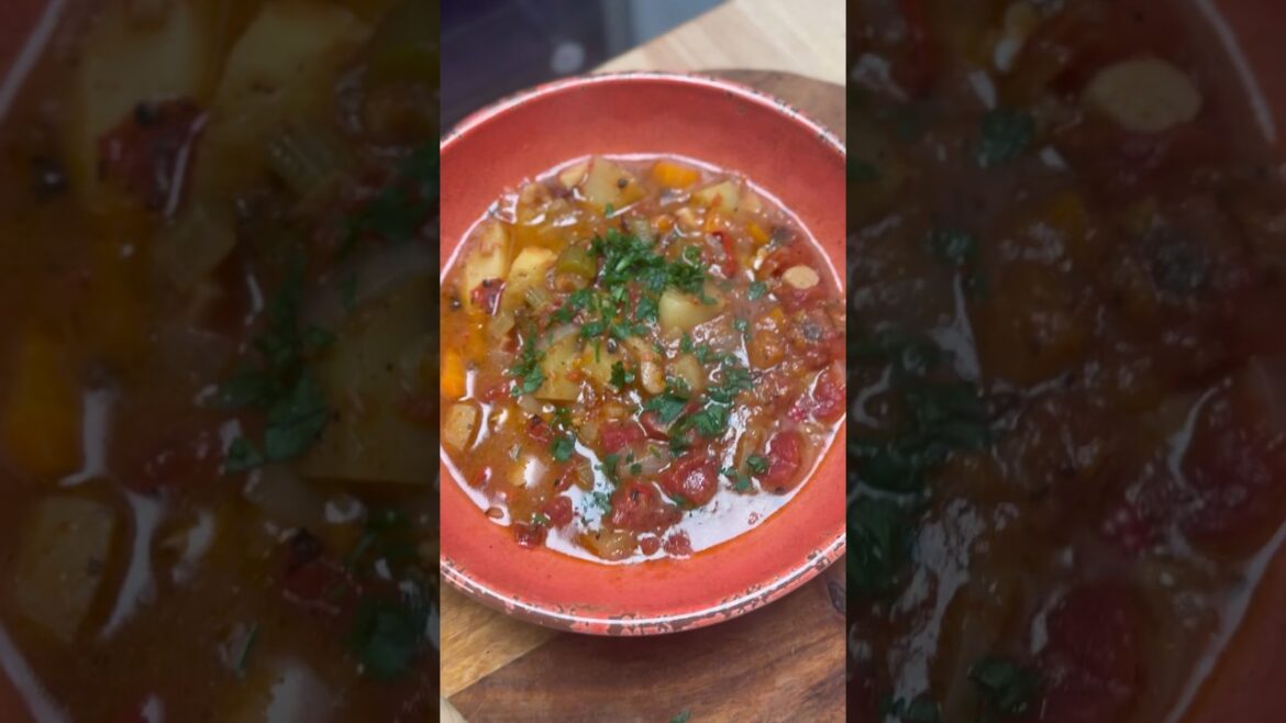 Vegan Manhattan Clam Chowder