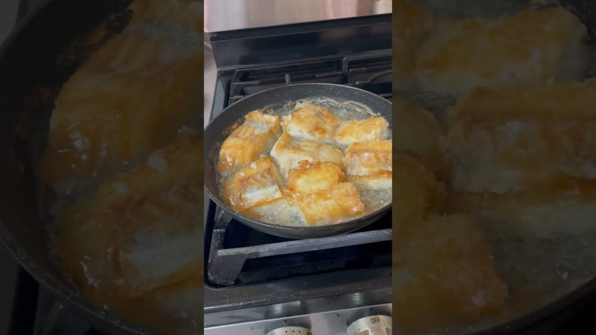 Italian Fried Baccala #youtuber #friedfish #baccalà  #youtubeshorts #youtube #foodies #foodlover