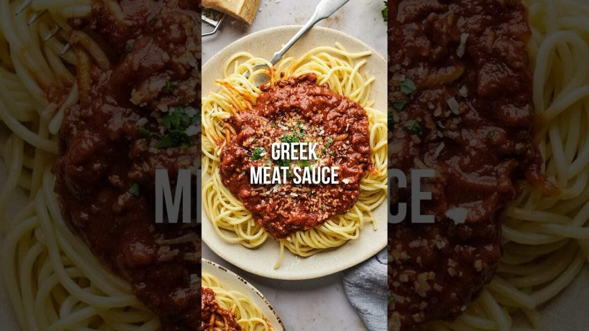 Makaronia Me Kima (Greek Meat Sauce)
