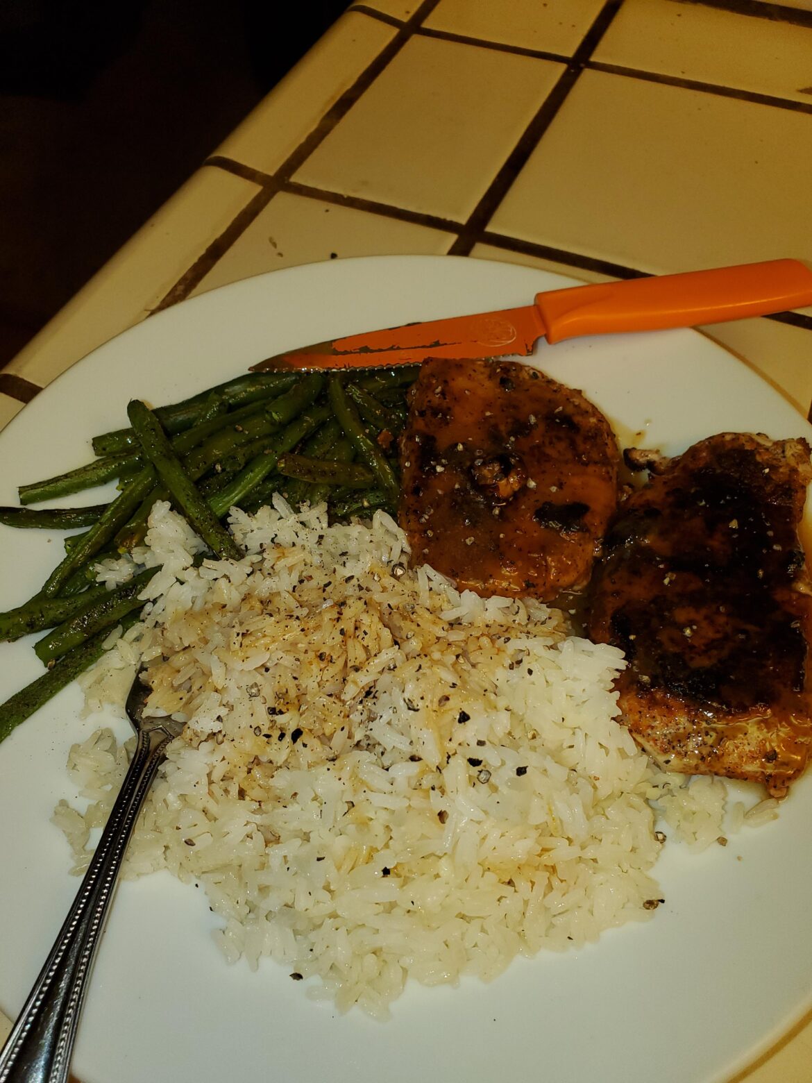 Peachy Keen BBQ-Rubbed Pork Chops